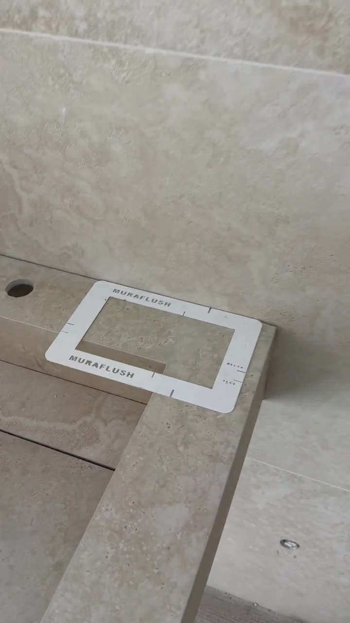 Video nga puna me shabllonin MuraFlush dhe përgatitja e detajit në pllakë.
